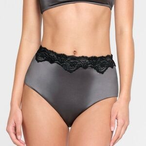 SKIMS LACE SWIM HIGH-WAISTED FULL
BRIEF | GUNMETAL | MEDIUM